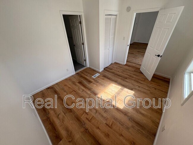 Building Photo - 117-119 Odell St