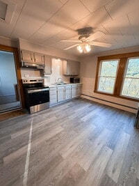 Building Photo - 584 Pleasant St