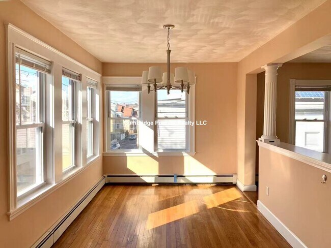 Building Photo - 60 Linwood St