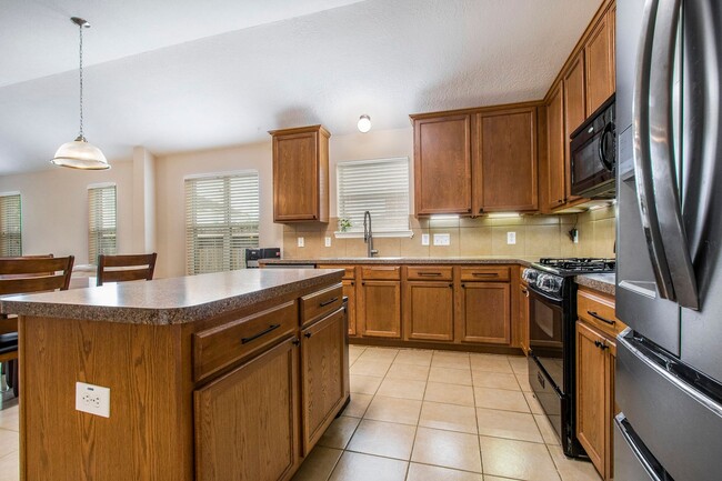Building Photo - Gorgeous 3BR/2.5 Bath Single Family Home i...