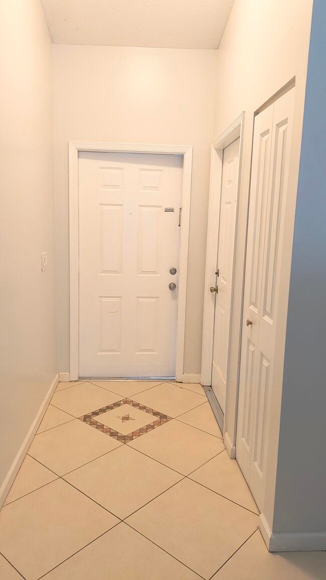 Building Photo - 1170 Staghorn St