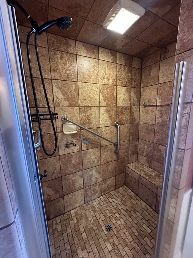 Building Photo - 940 Lindbergh Ave