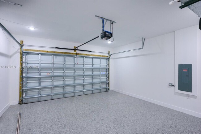 Building Photo - 5 SW 26th Pl