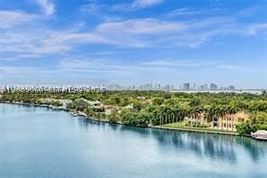 Building Photo - 5600 Collins Ave