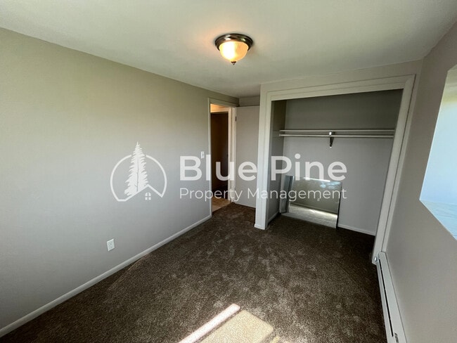 Building Photo - 548 E 113 N