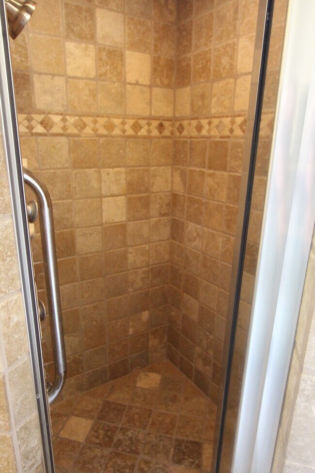 Building Photo - Spacious 3-Bed, 2-Bath Home with Open Floor Plan and Premium Amenities