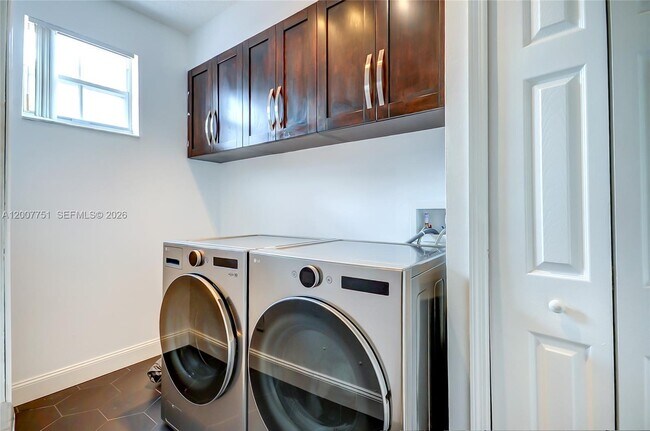 Building Photo - 3105 NE 184th St