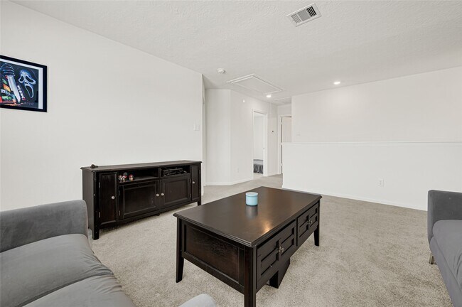 Building Photo - 5510 Blackbird Ln