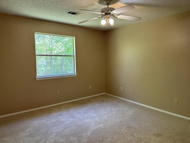 Building Photo - 104 Benttree Ct