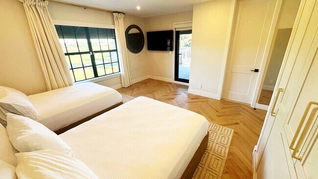 Building Photo - 4312 NE 22nd Ave