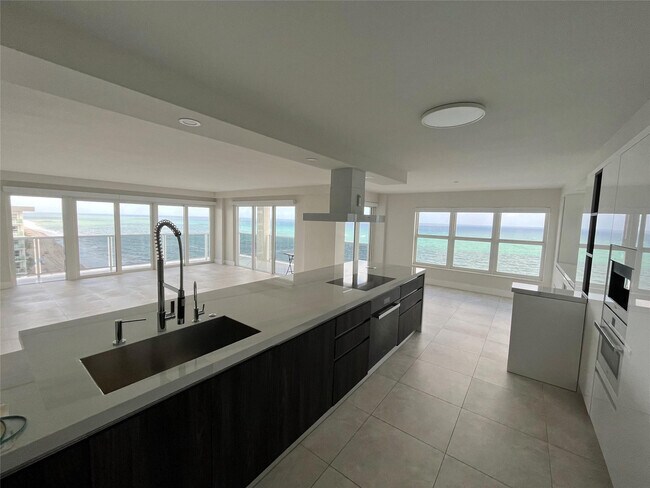 Building Photo - 3500 Galt Ocean Dr