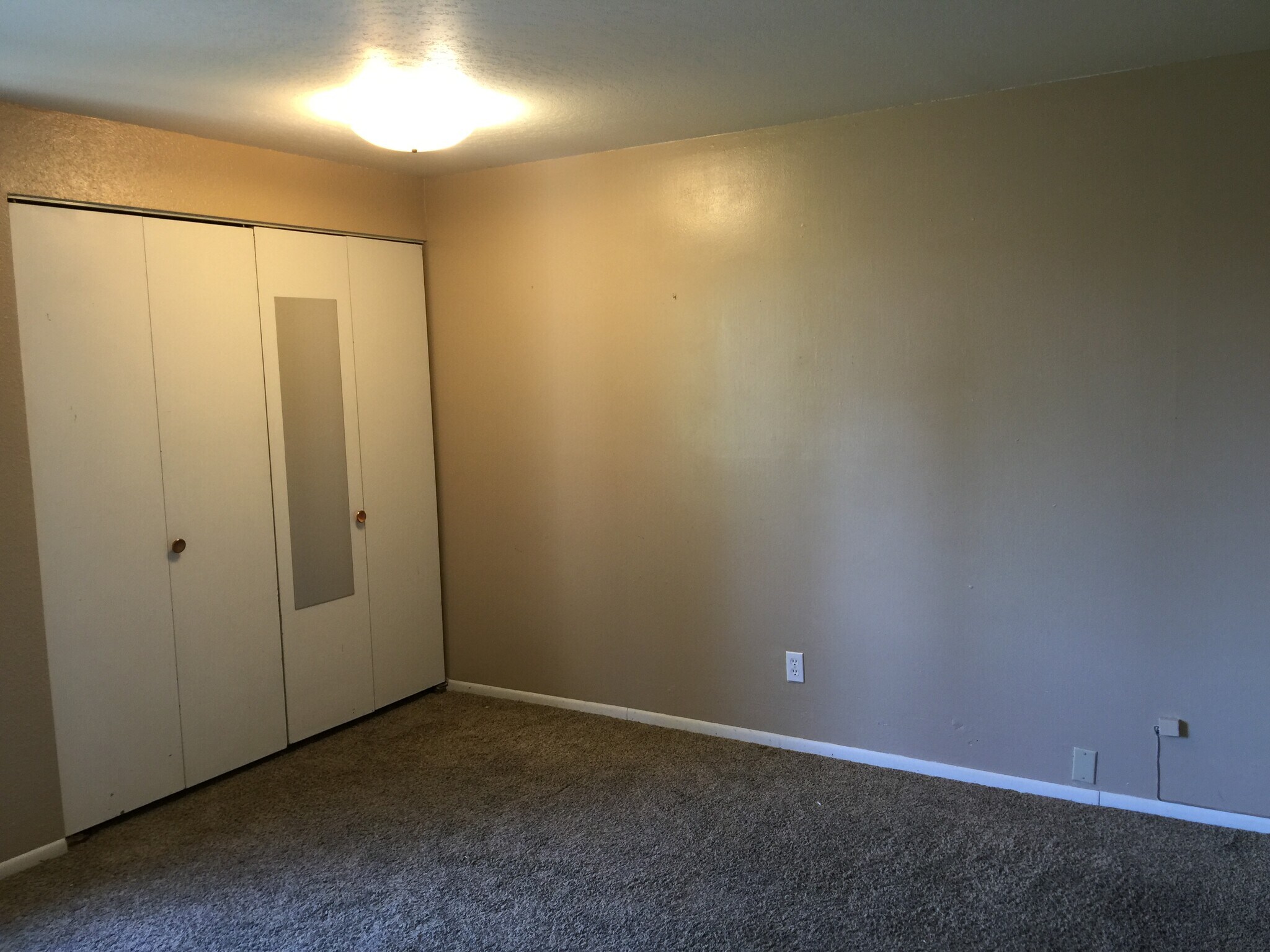 Building Photo - 140 NW Robert St