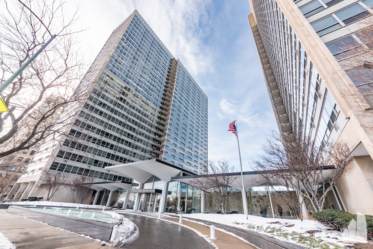 Building Photo - 3550 N Lake Shore Dr