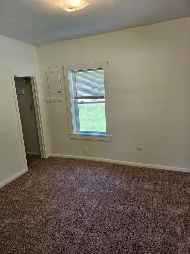 Building Photo - Two Bedroom One Bath House in Portage