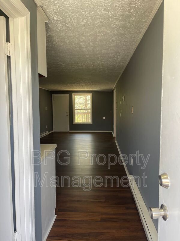 Building Photo - 123 Circle Dr