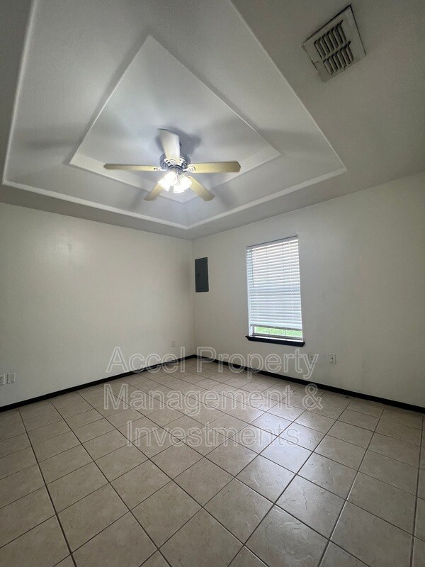 Building Photo - 2516 Jeffery Dr