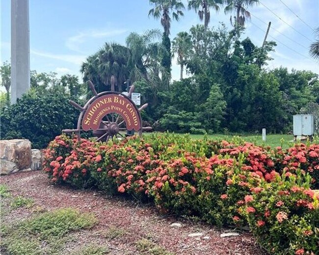 Building Photo - STUNNING SEASONAL 2/2 CORNER CONDO WITH OV...