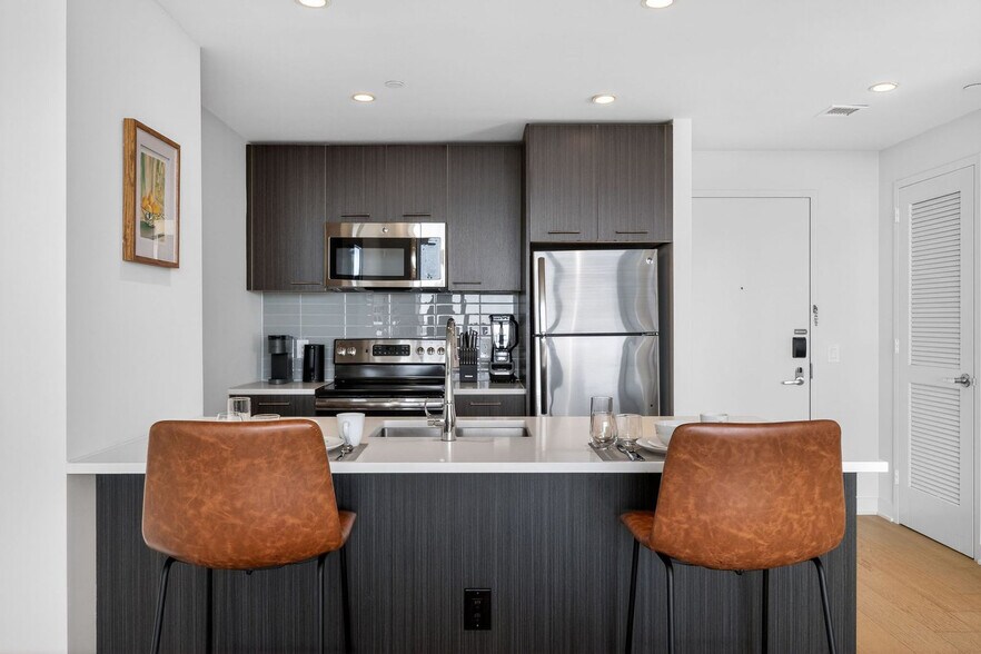 Building Photo - 33 Park View Ave