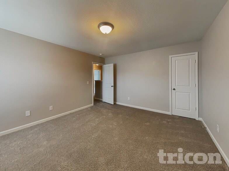 Building Photo - 317 Persian Ct