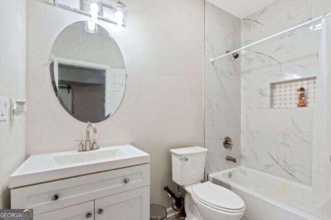 Building Photo - 3266 Cedar Crest Way