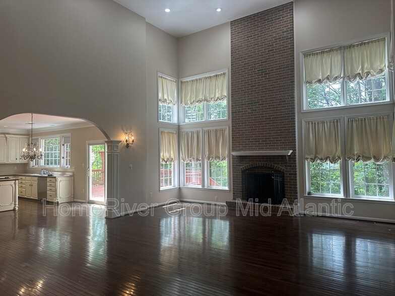 Building Photo - 8308 Holly Haven Ln