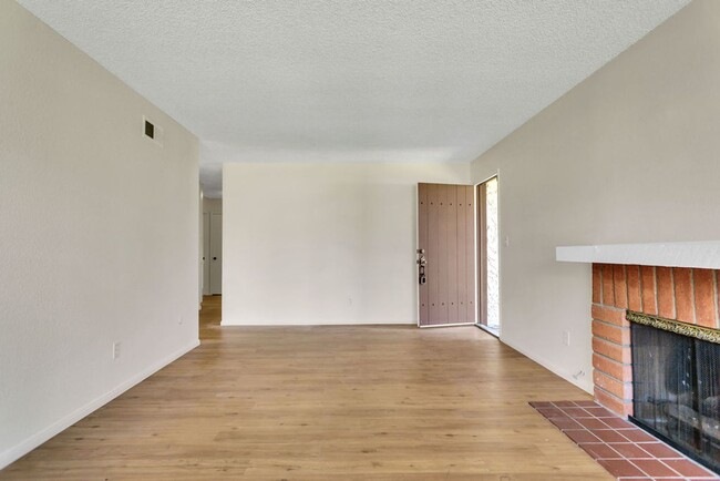Building Photo - Great single level home in Mira Mesa.  Ava...