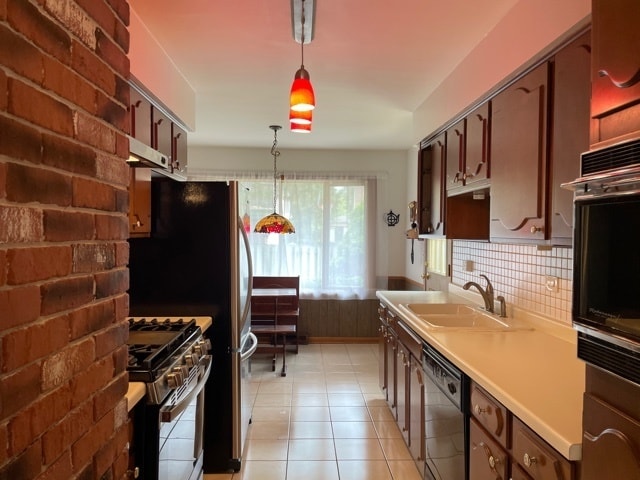 Building Photo - 720 N Broadway Ave