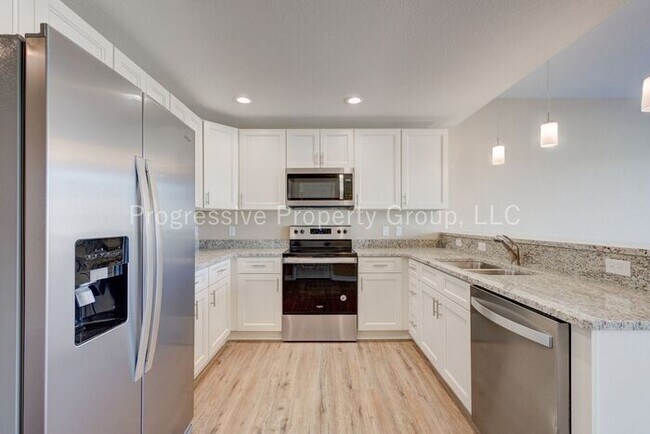 Building Photo - Live in Style! 3-Bed Northgate Villa w/ Vi...