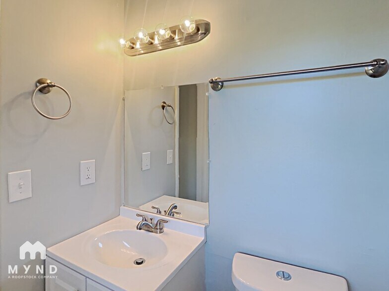 Building Photo - 6450 Ashdale Dr