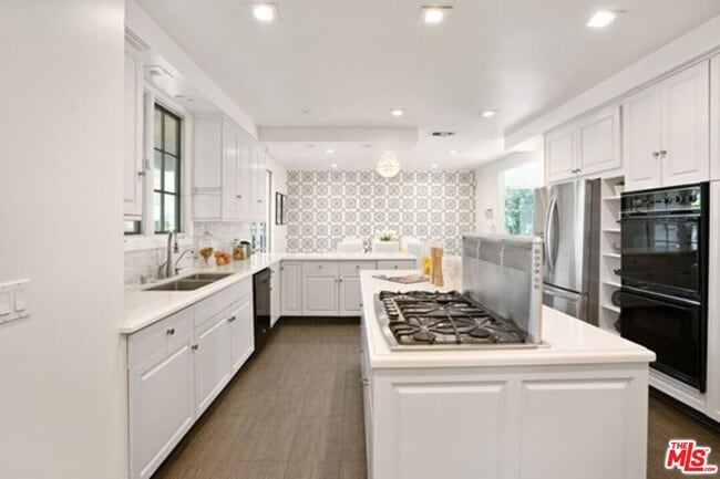 Building Photo - 200 S Almont Dr