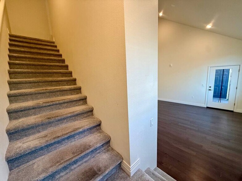 Building Photo - 1851 S Dunkirk St