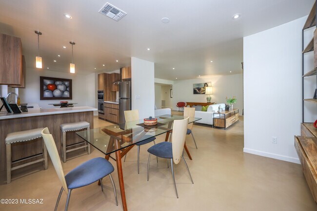 Building Photo - 2791 W Casas Cir