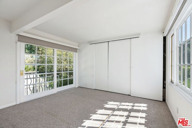 Building Photo - 9315 Lloydcrest Dr