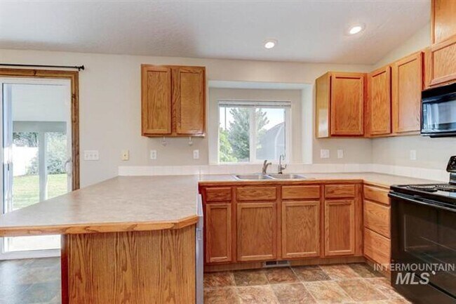 Building Photo - 4 Bedroom 2 Bath with RV Parking 2 Car Gar...