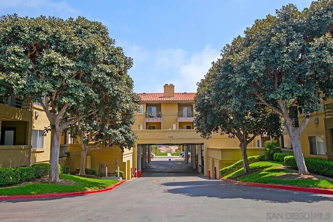 Building Photo - 7455 Charmant Dr
