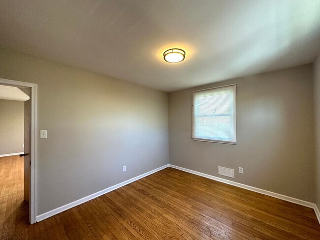Building Photo - Charming 3 Bedroom/1 Bathroom Home in Essex, Baltimore, MD!
