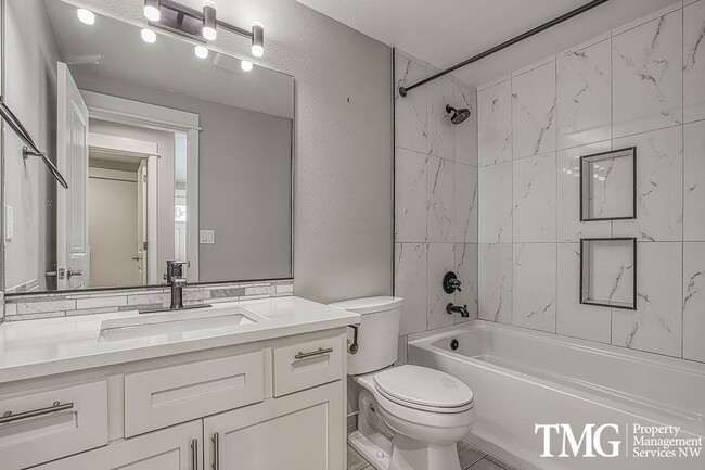 Building Photo - Stylish One-Level Living in East Vancouver!