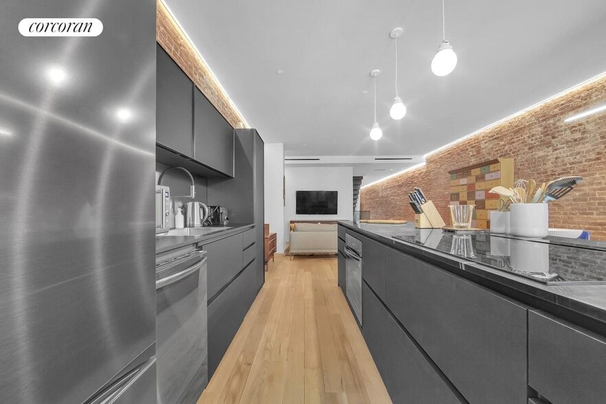 Building Photo - 18 Harrison St