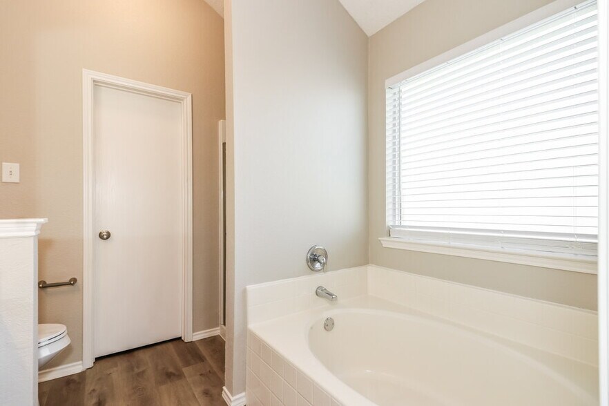 Building Photo - 1024 Stockton Dr