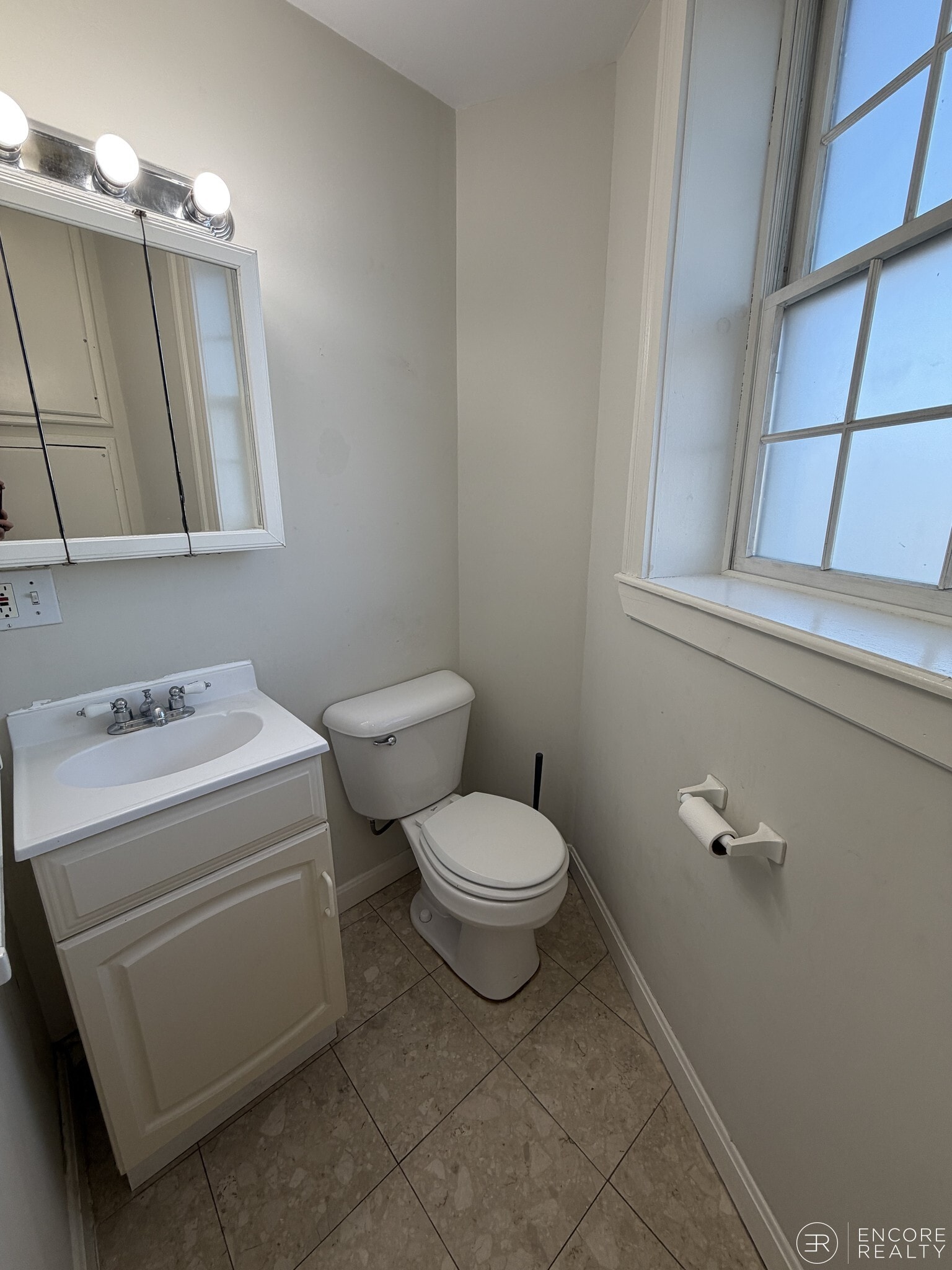 Building Photo - 4 Bishop Allen Dr