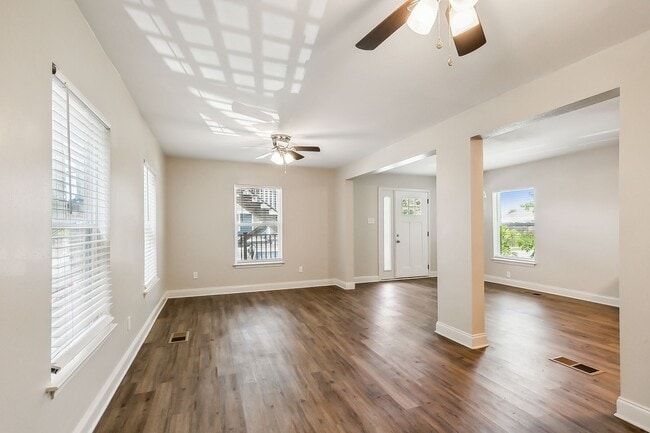 Building Photo - 2084-2086NRoch