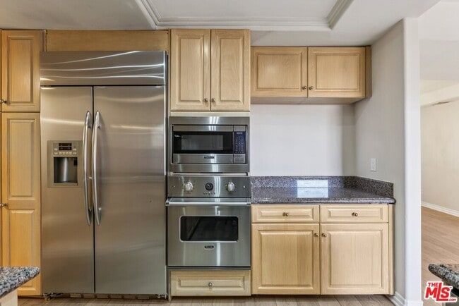 Building Photo - 14290 Dickens St