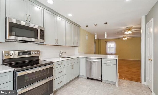 Building Photo - 10284 Arizona Cir