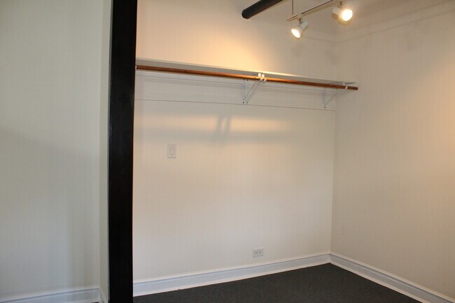 Building Photo - 5600 S Blackstone Ave