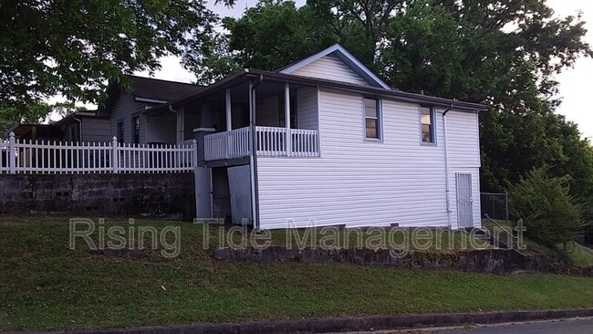 Building Photo - 1208 Waverly St