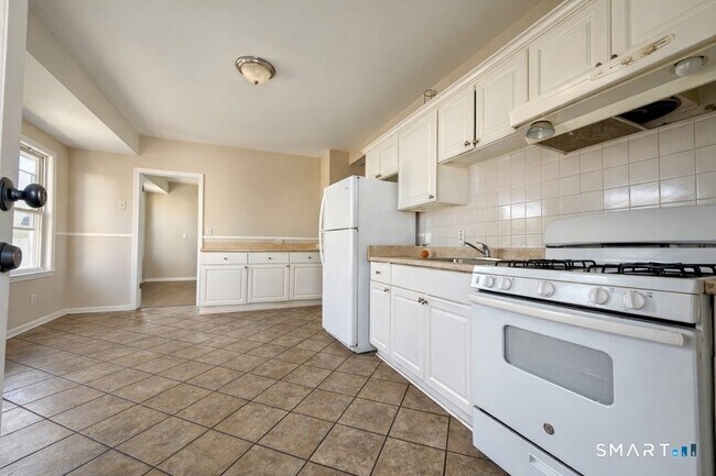 Building Photo - 1132 Hancock Ave