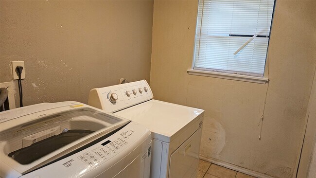 Building Photo - 15303 Gran Vista Dr