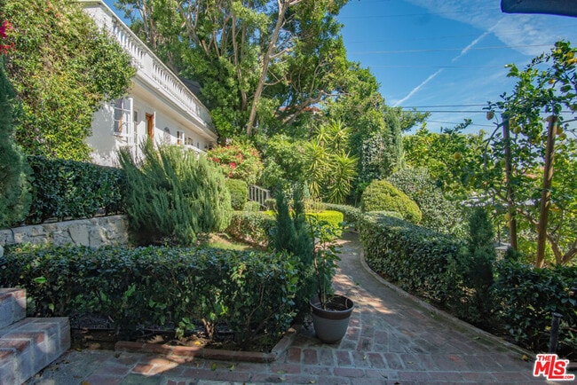 Building Photo - 8298 Presson Pl