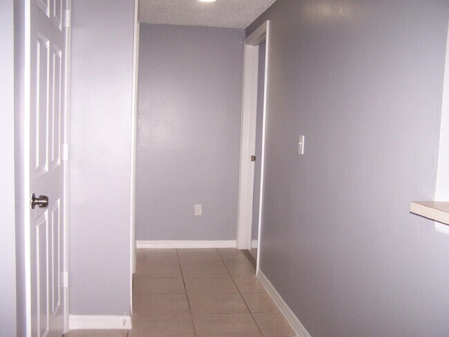 Building Photo - 10372 Fox Trail Rd S