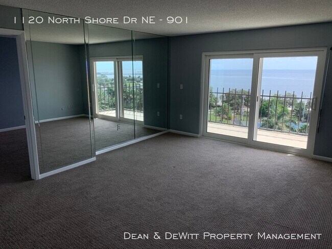 Building Photo - North Shore Condo with Amazing Water Views!